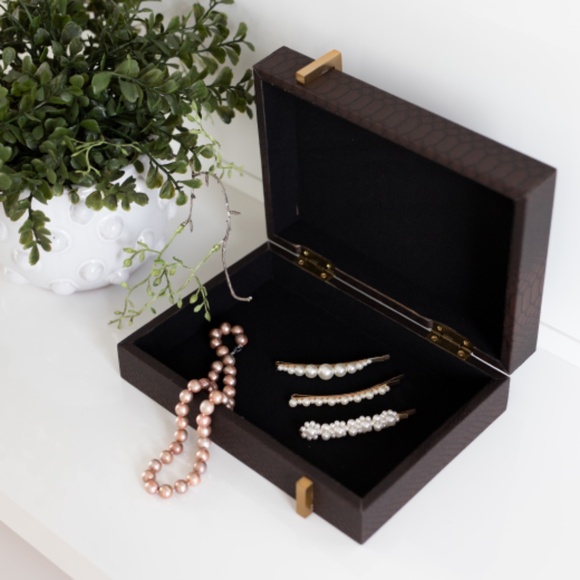 Large Snake print faux leather jewelry box with attached lid - 1 piece - Picture 5 of 6